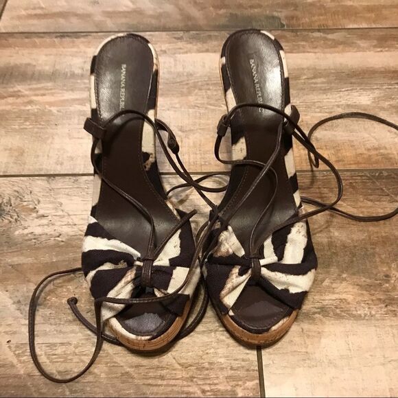 Banana Republic Wedges with Cute Pattern! - Picture 2 of 4